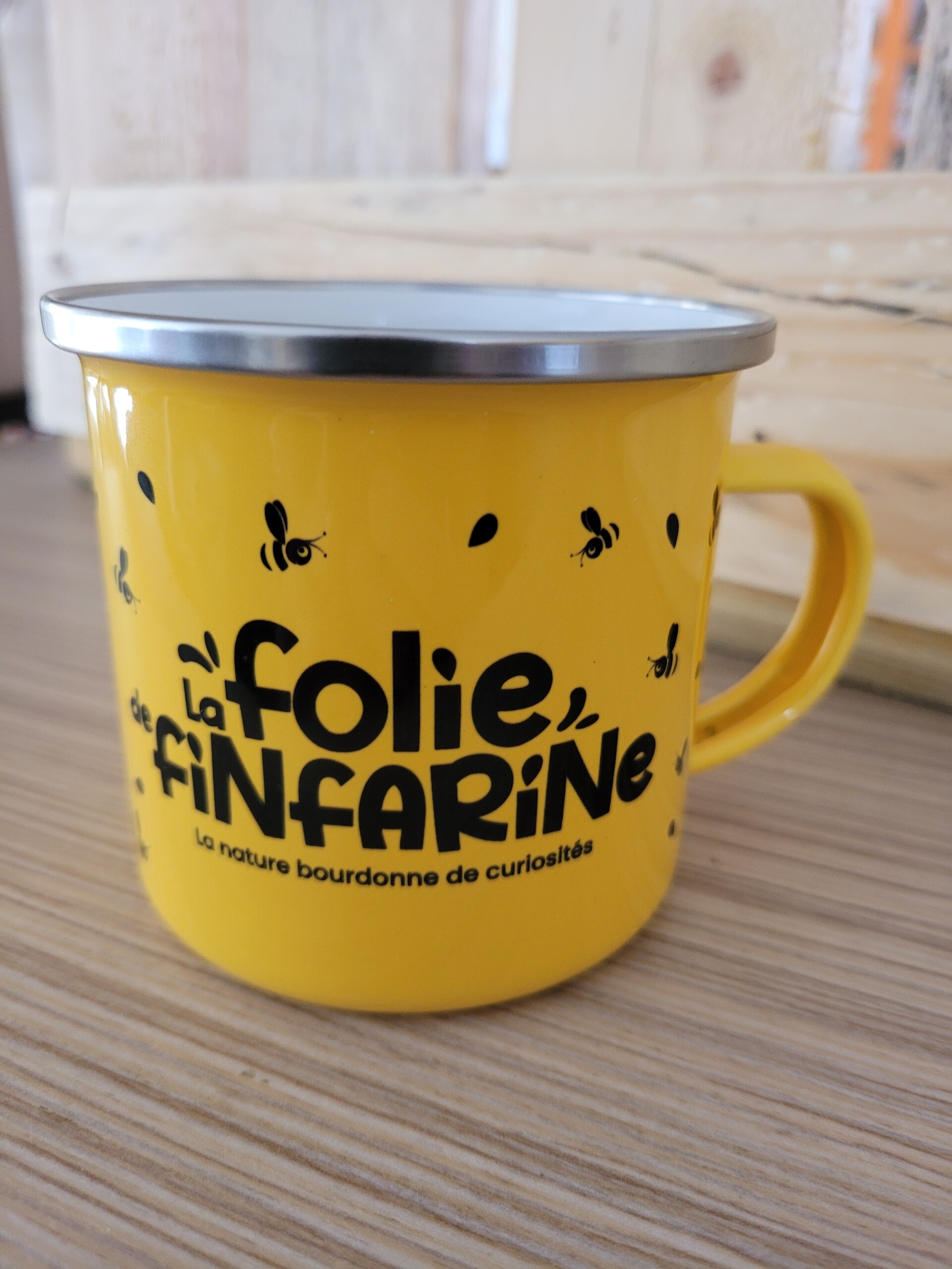 Tasse émaillée jaune